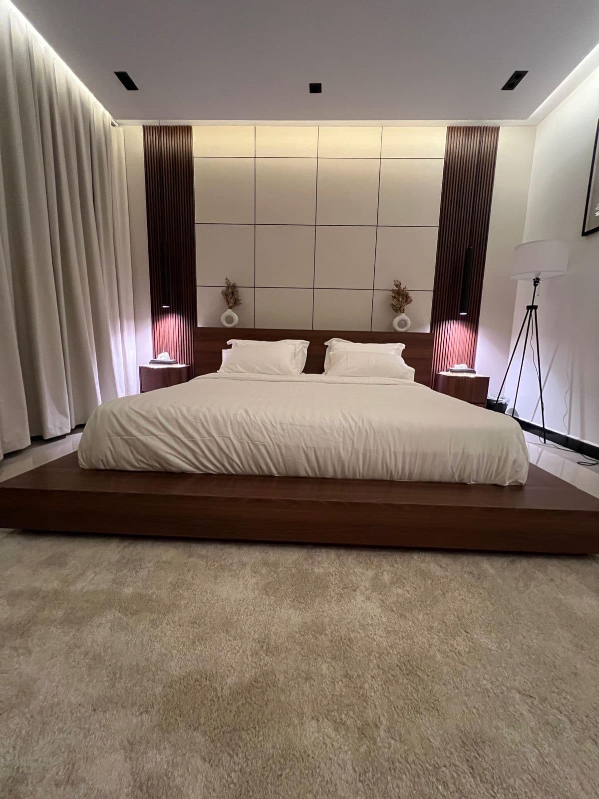 Luxury apt with elegant hall 7