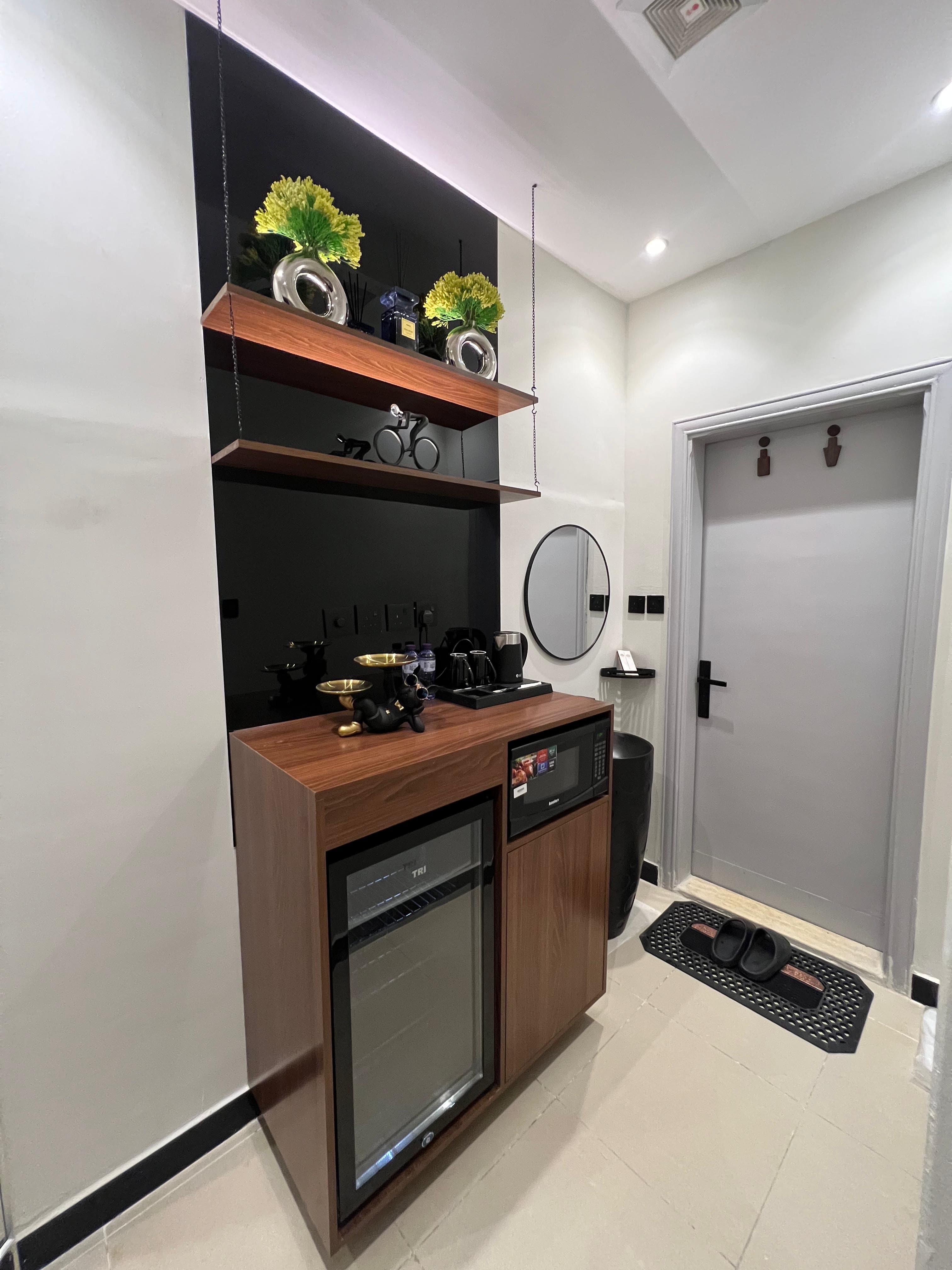 Modern Studio Smart Check in 6