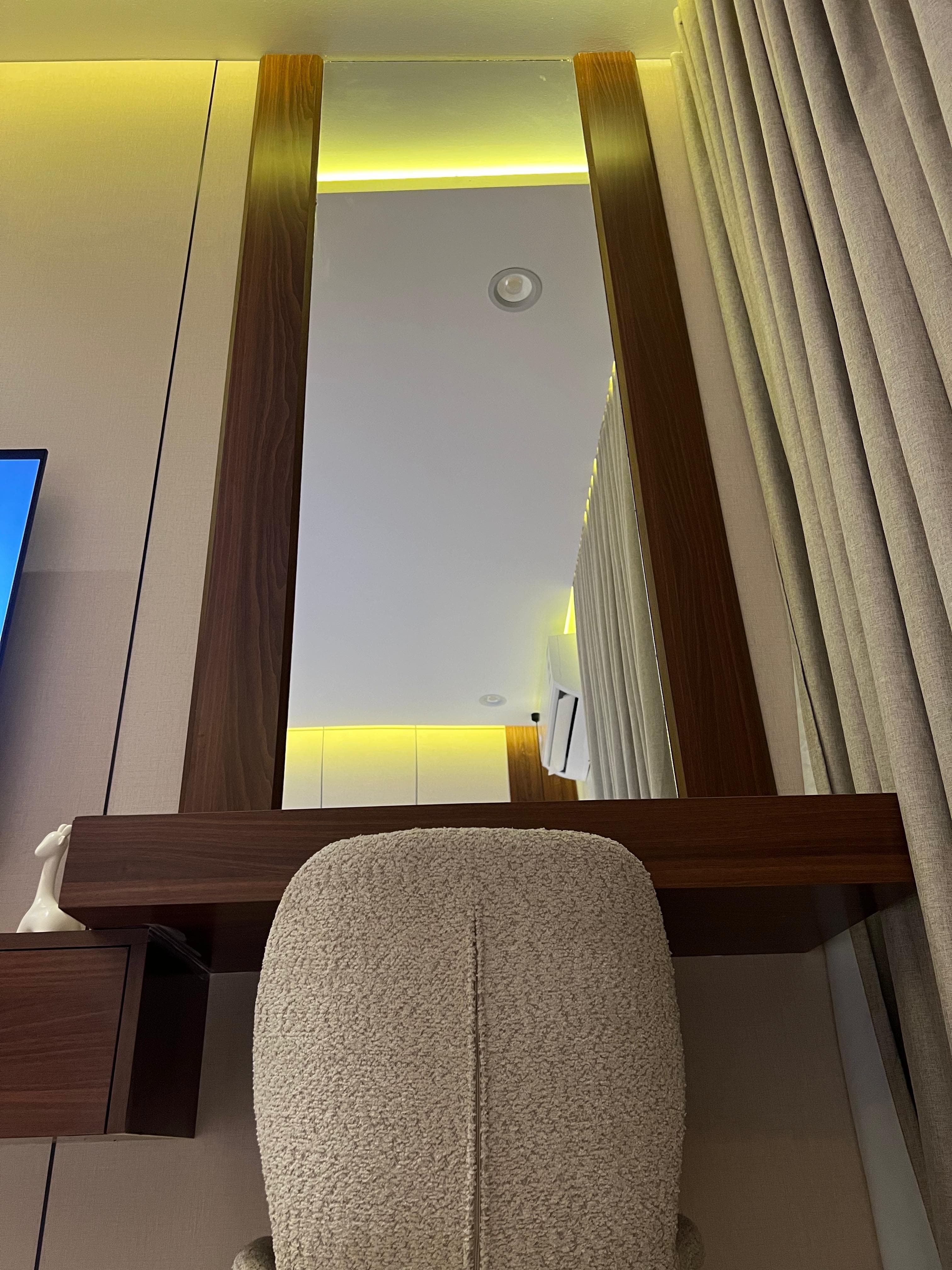 Modern Studio Smart Check in 9