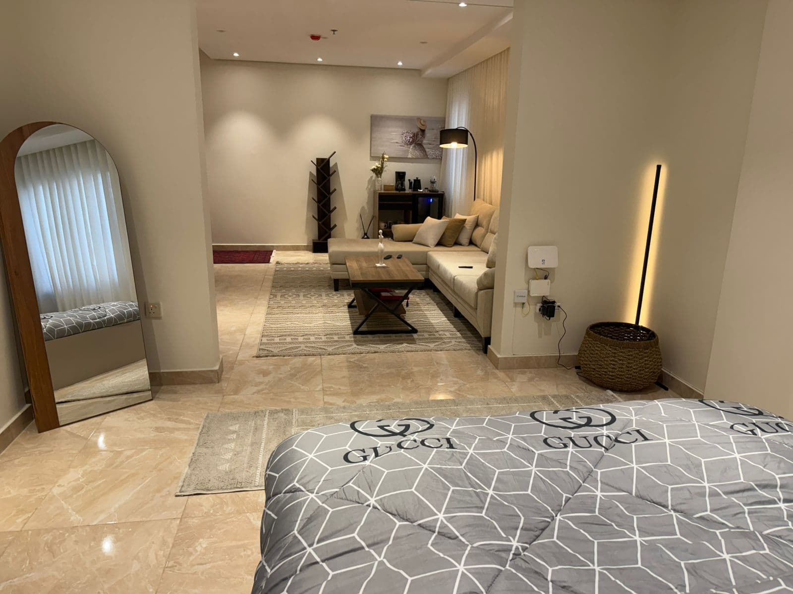 شقة بصالة مريحة وغرفة نوم 2