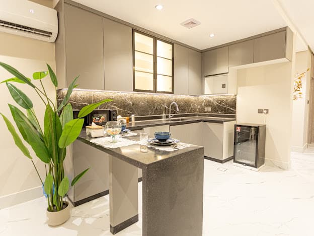 شقه ببلكونه مطله على البحر 6