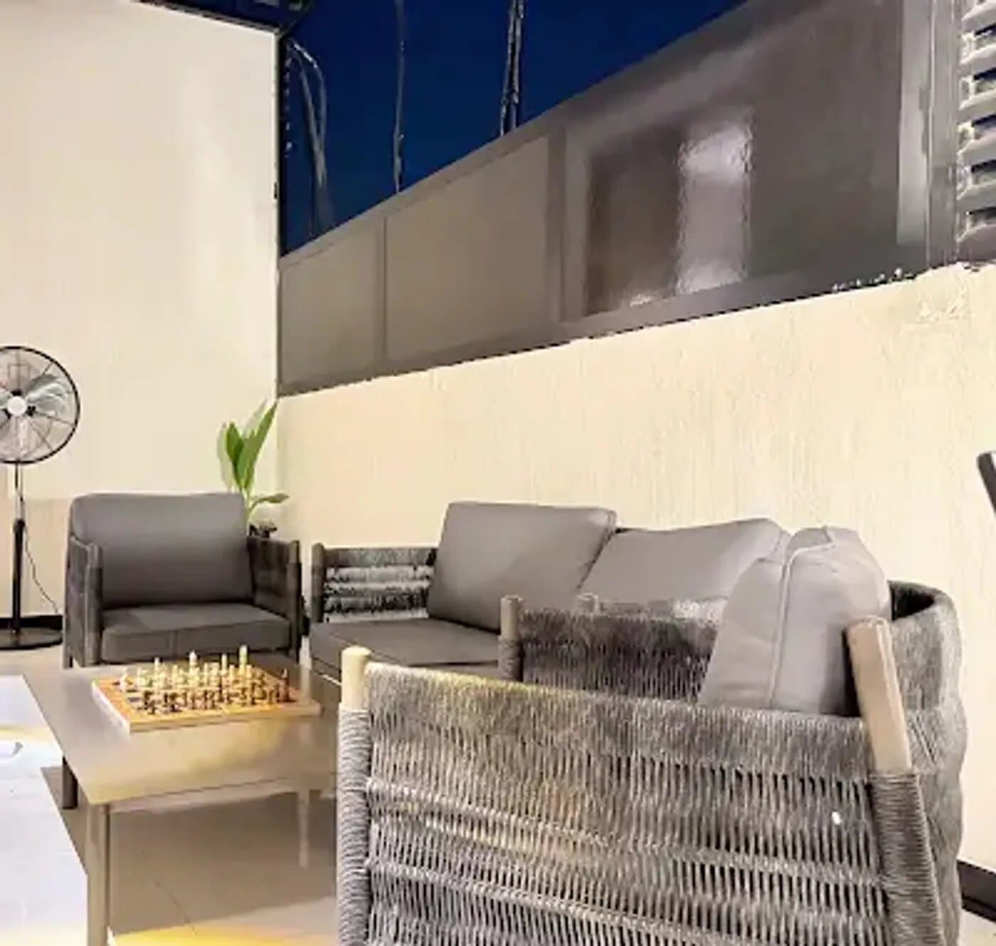 شقة بغرفة نوم وصاله وبلكونه 8