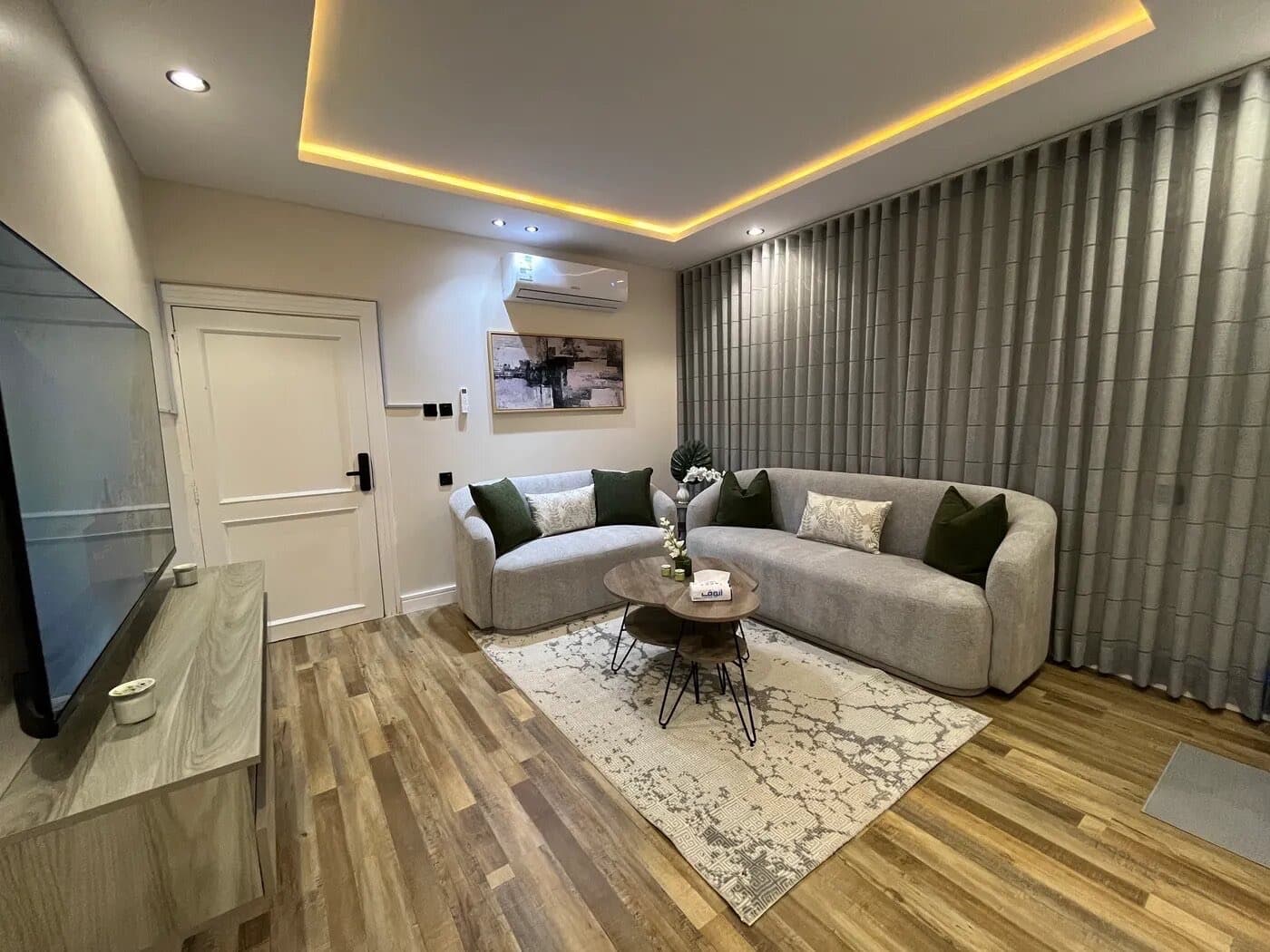 شقة بغرفة نوم وصالة 3