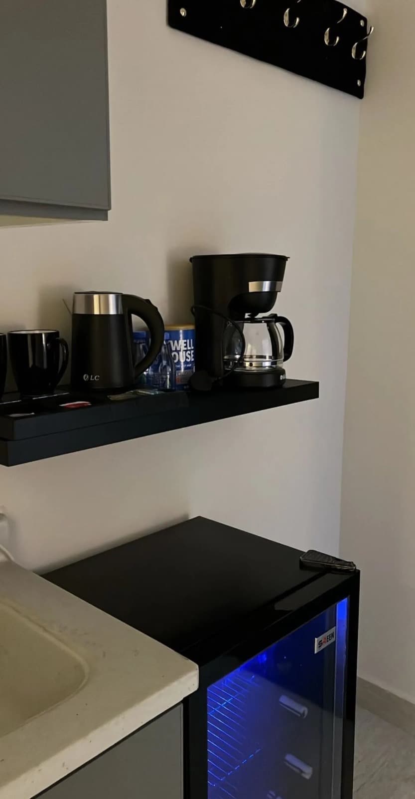 استوديو بسرير ماستر وجلسة جانبية 9