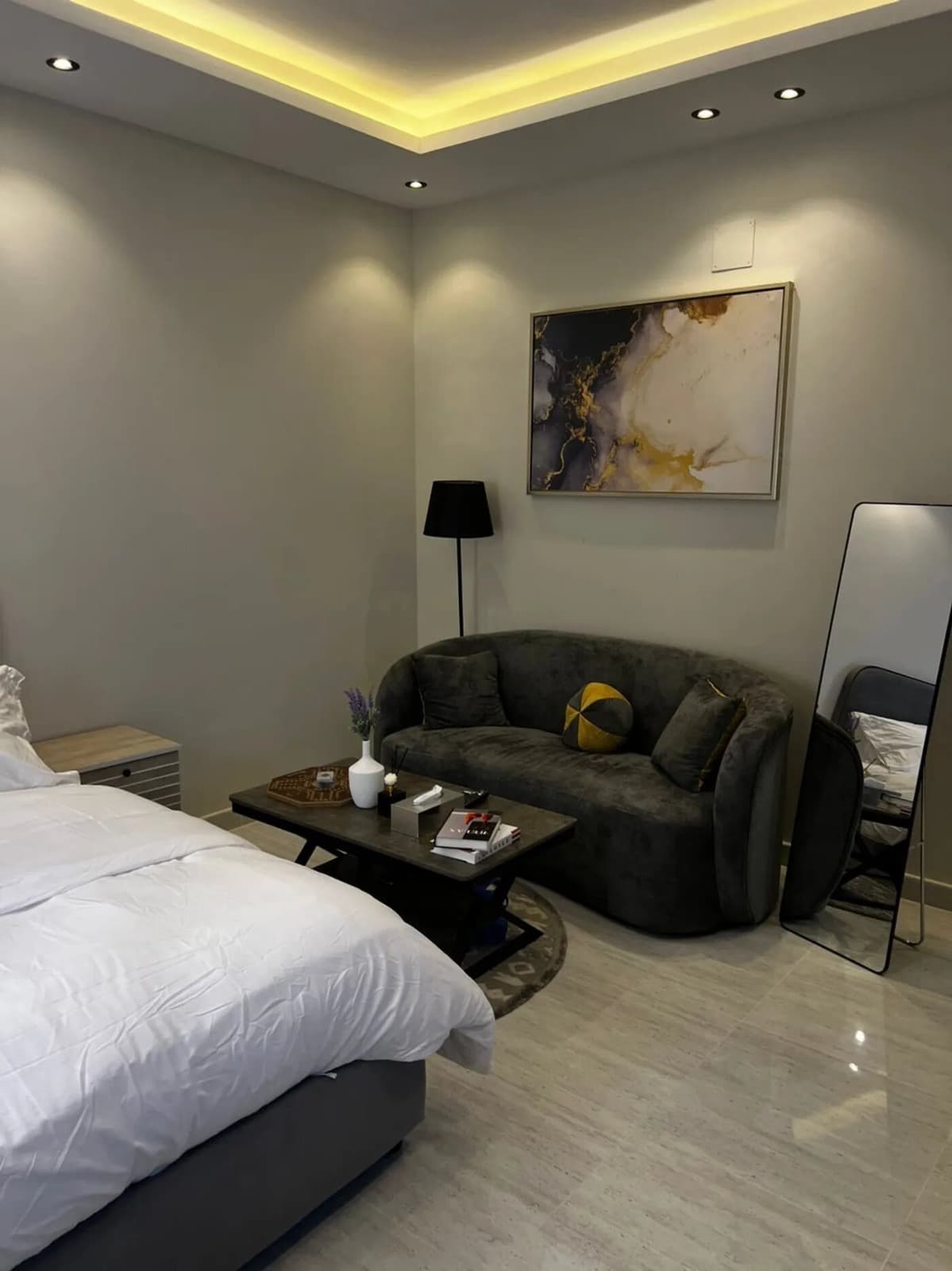 استوديو بسرير ماستر وجالسة جانبية 4