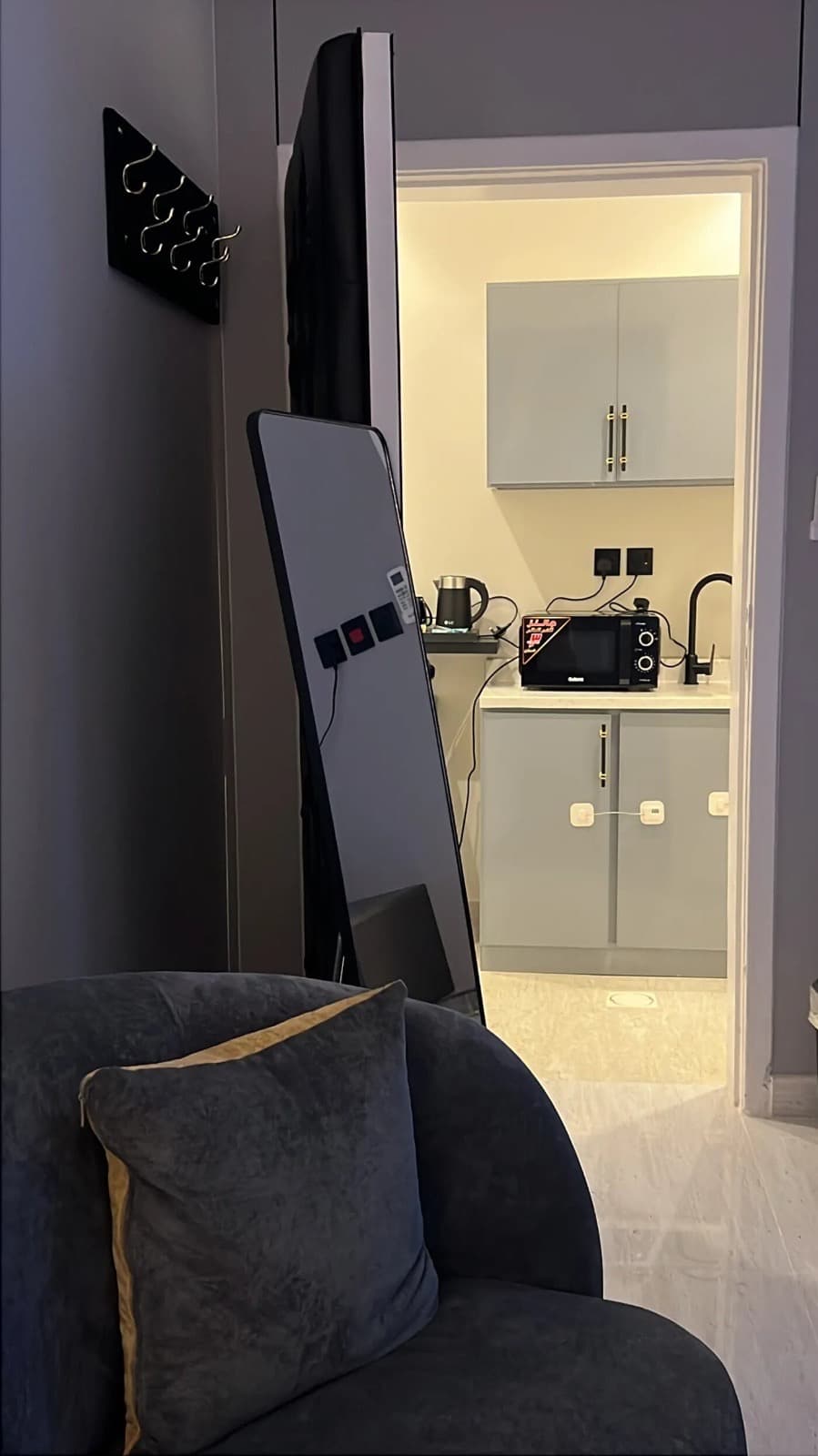 استوديو بسرير ماستر وجالسة جانبية 7