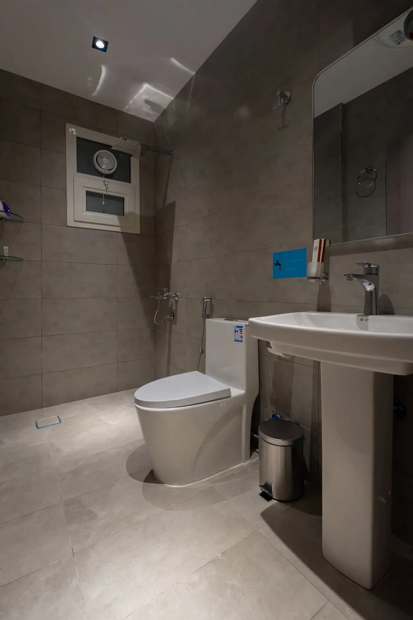 Serene Space Apt, 70 8