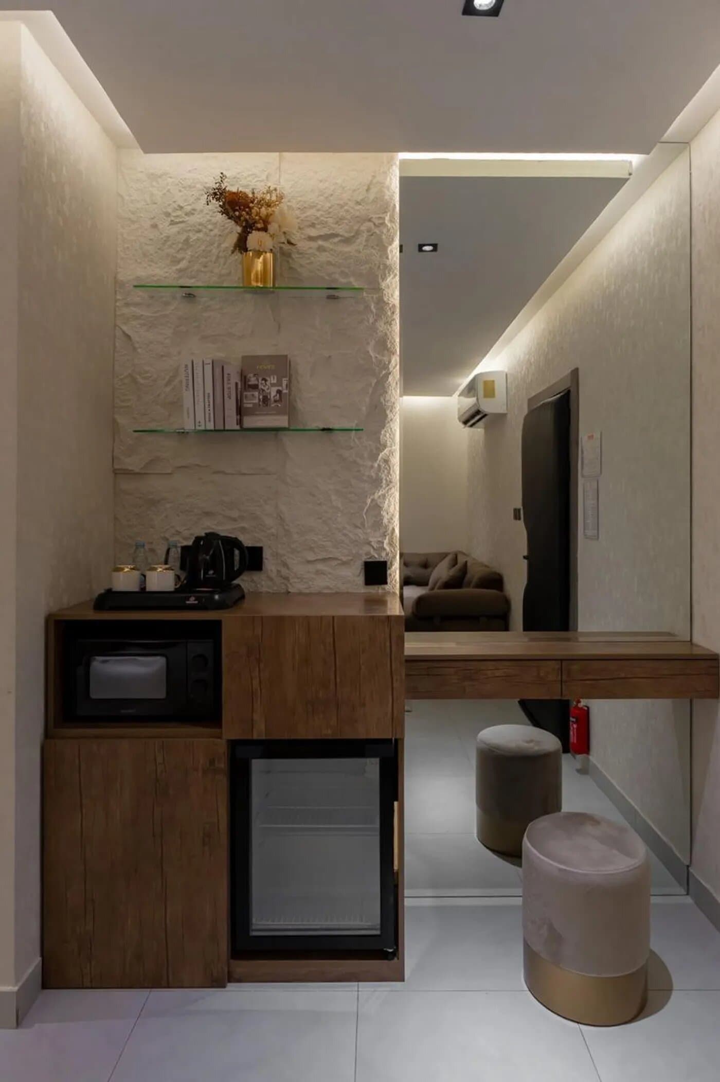 Serene Space Apt, 70 10