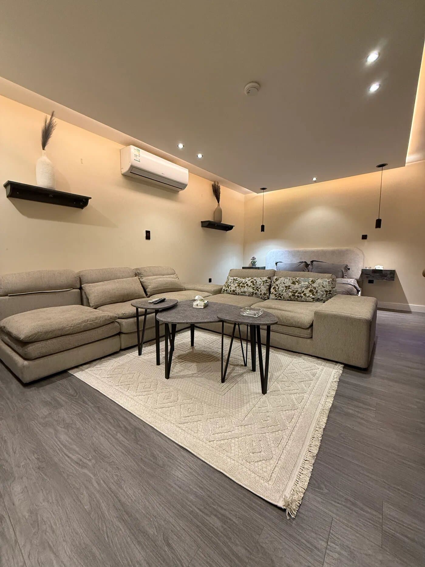 استديو هادئ بدخول ذاتي 1