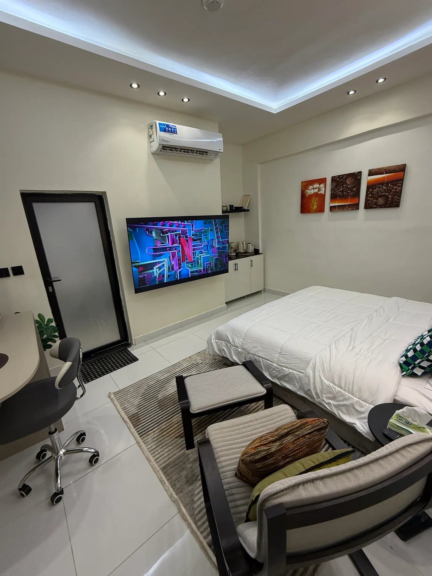 استديو هادئ بدخول ذاتي 1