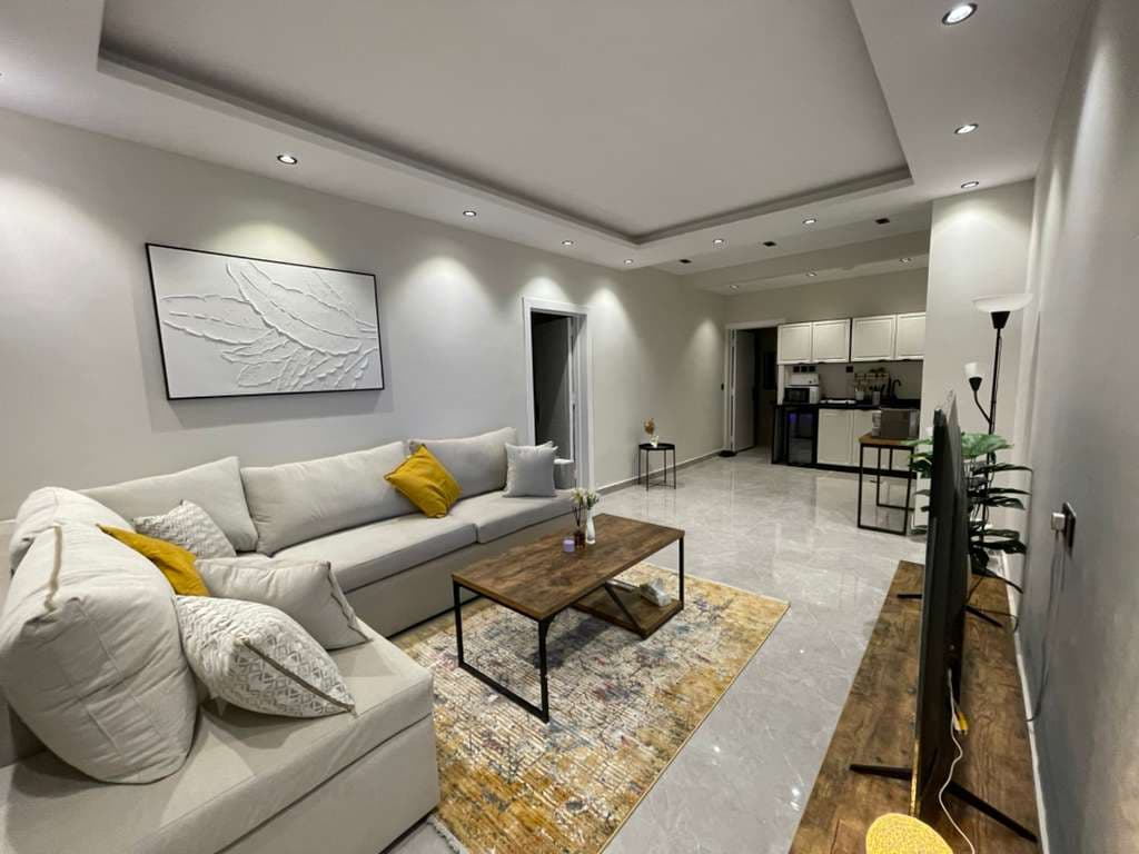 شقة واسعة بمدخل خاص وحديقة في الملقا البوليفارد 1