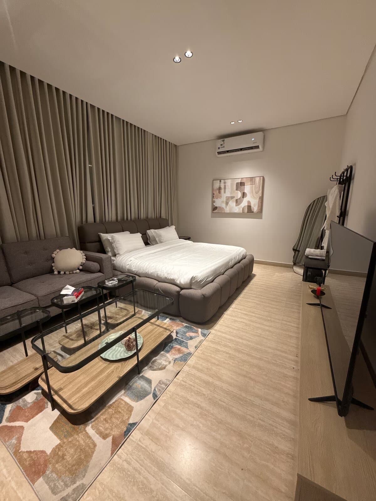 استوديو أعمال بالقرب من المطار 1