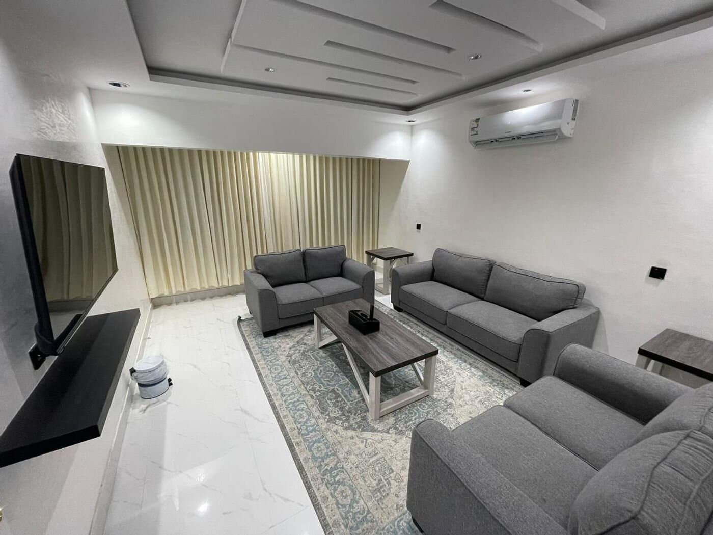 شقة كبيرة غرفة وصالة 1