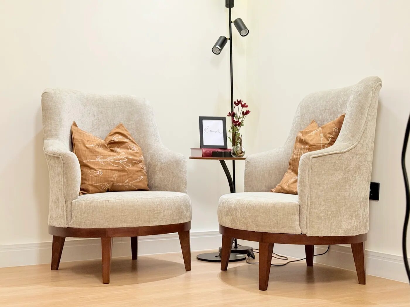 شقة بغرفة نوم وصاله وبلكونه 12