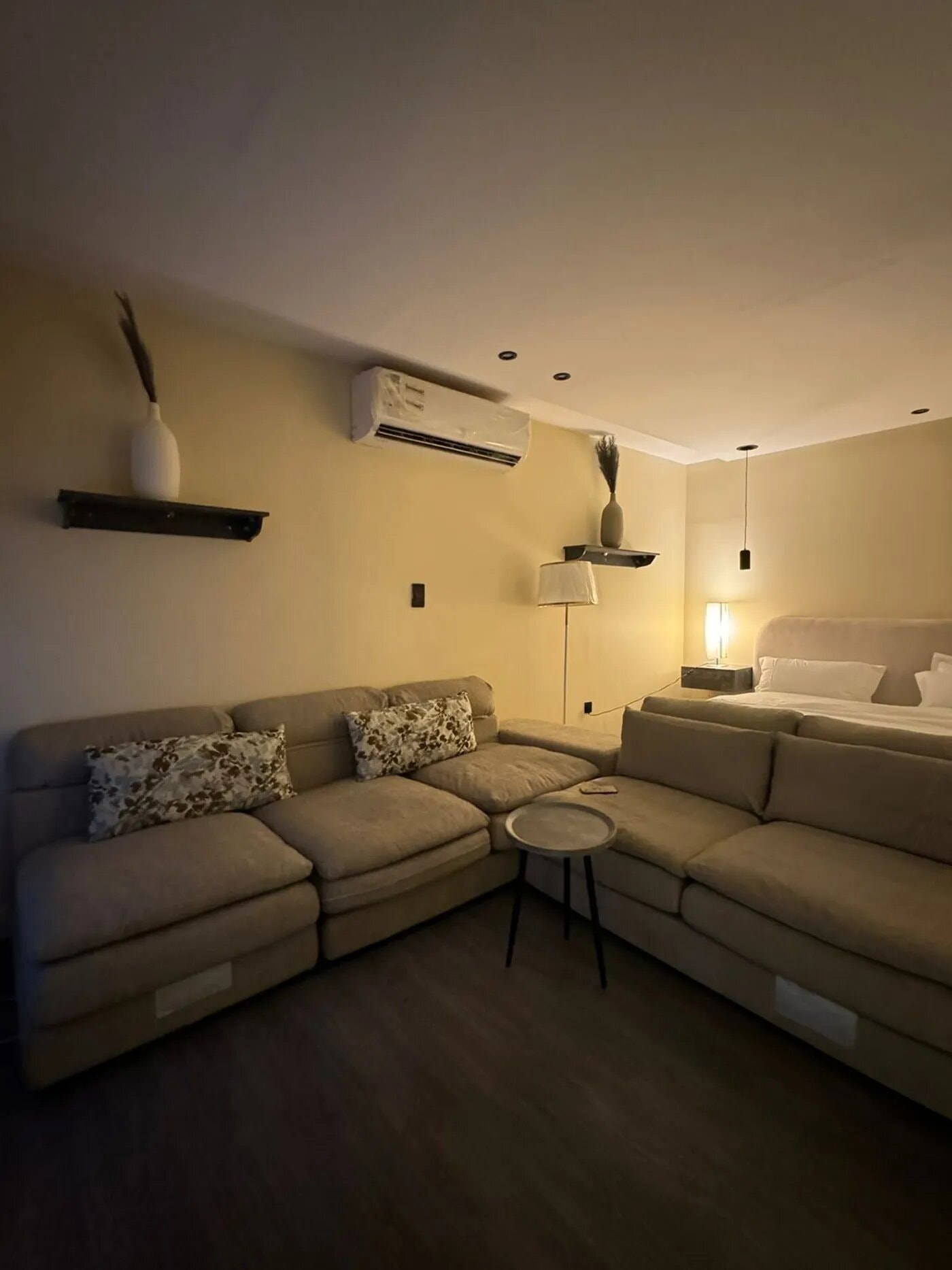 استديو هادئ بدخول ذاتي 4