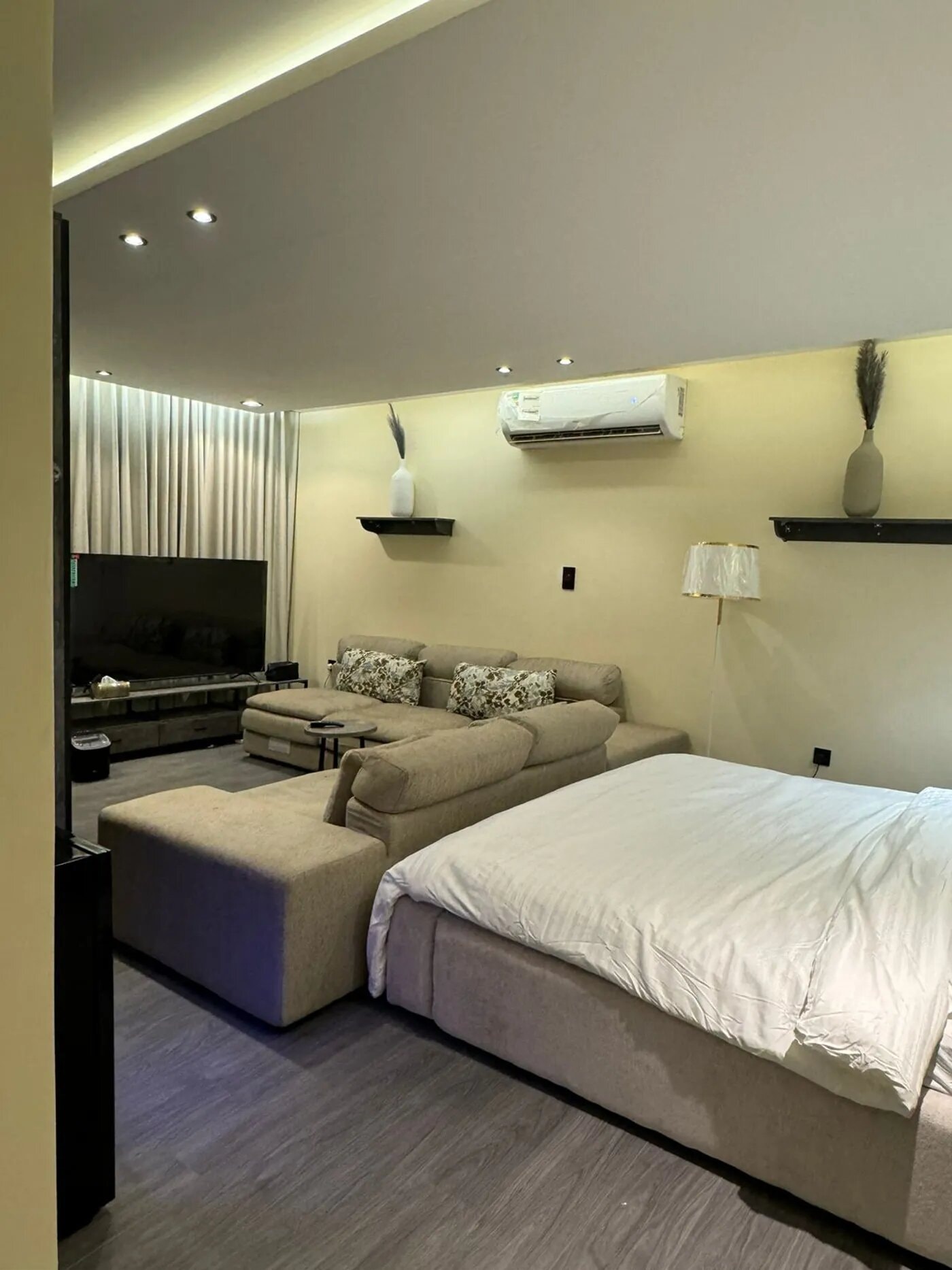 استديو هادئ بدخول ذاتي 9