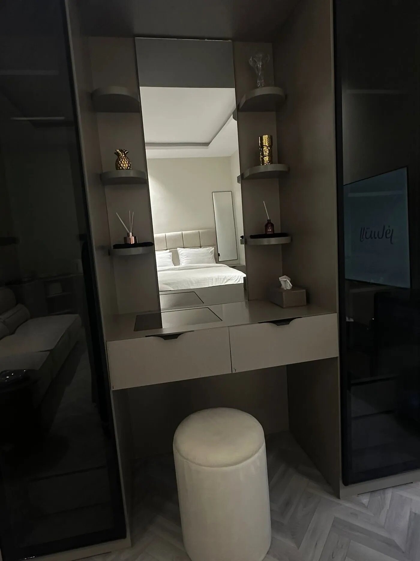 استديو هادئ بدخول ذاتي 14