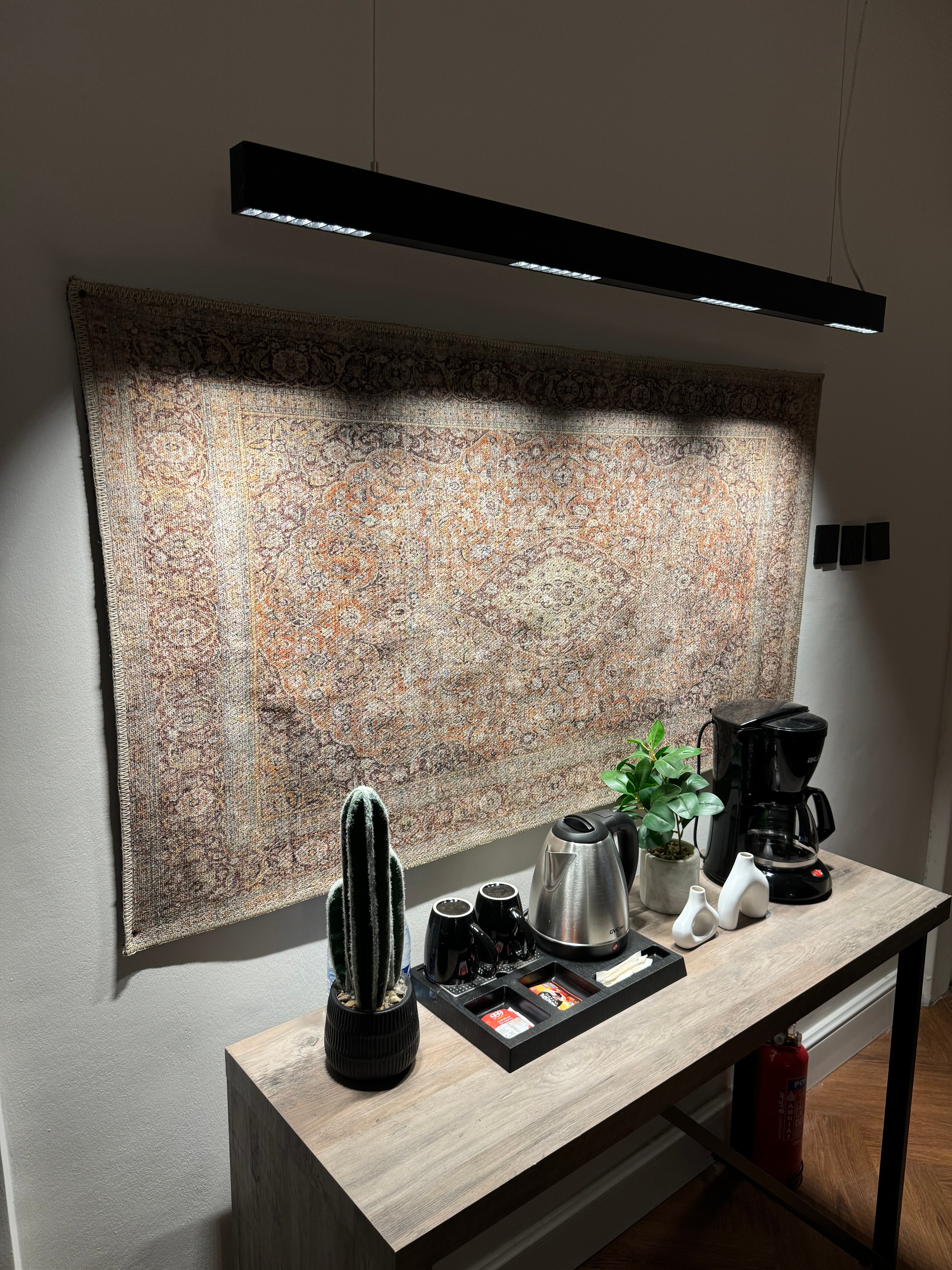 غرفه نوم و صالة مودرن دخول ذاتي في حي ال 4