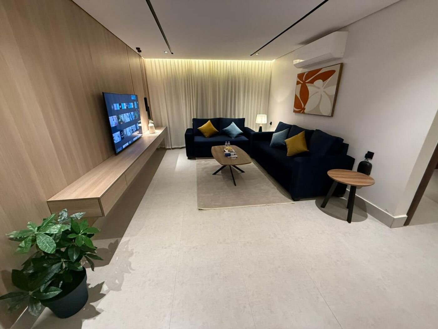 شقة بغرفة معيشة وغرف 3