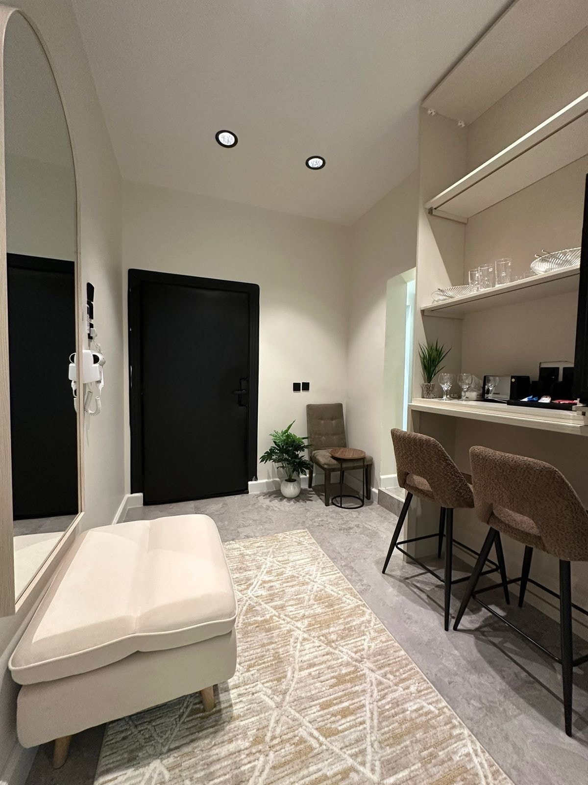 شقة غرفة وصالة 4