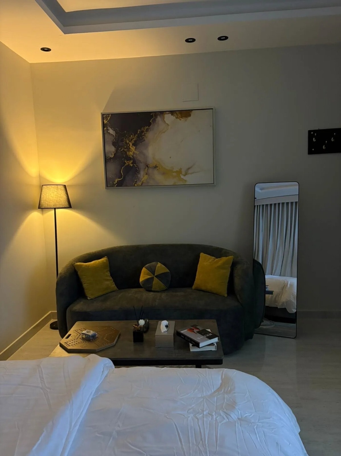 استوديو بسرير ماستر وجالسة جانبية 2