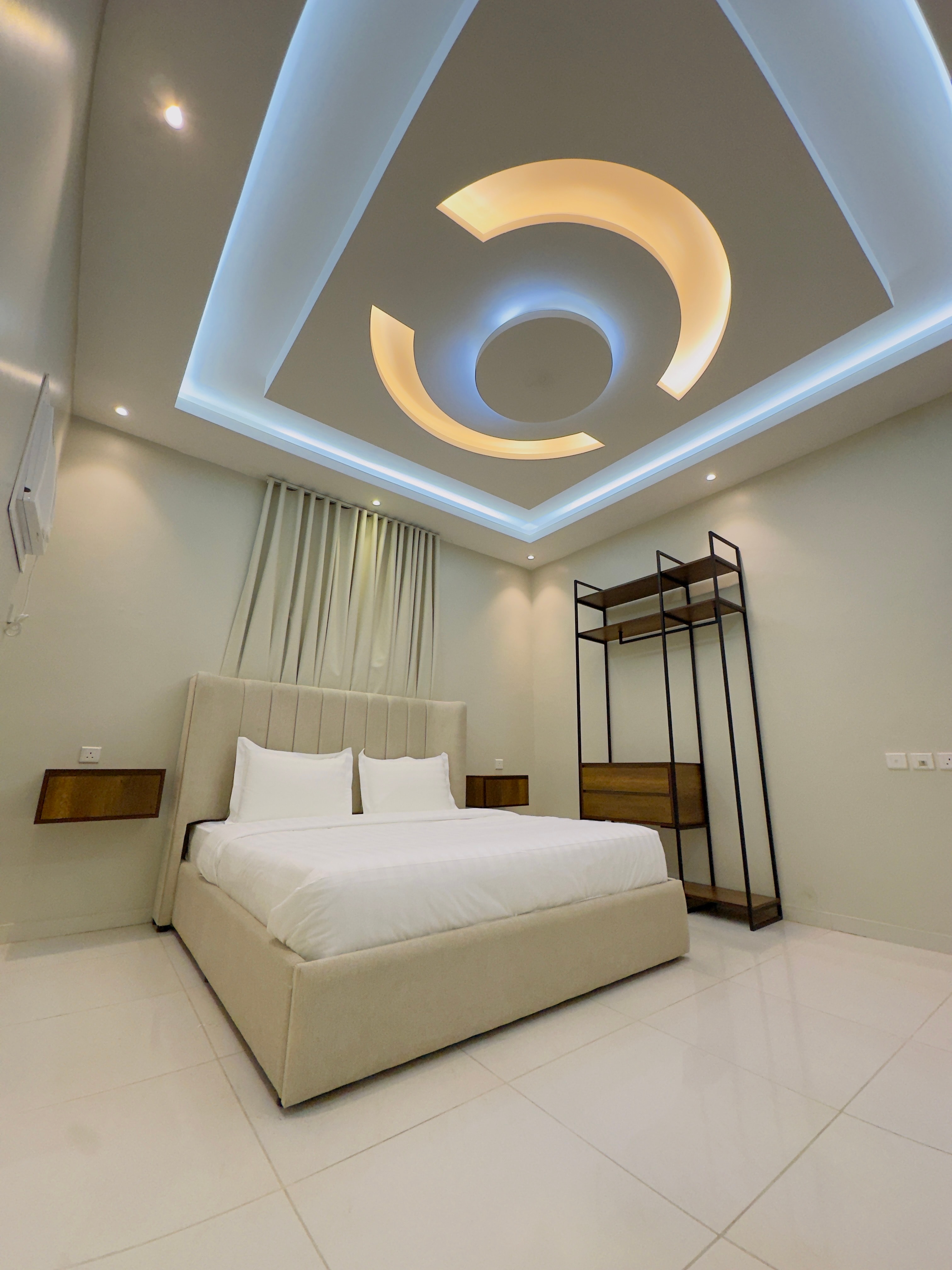 شقة انيقة بغرفتين نوم ومطبخ 6