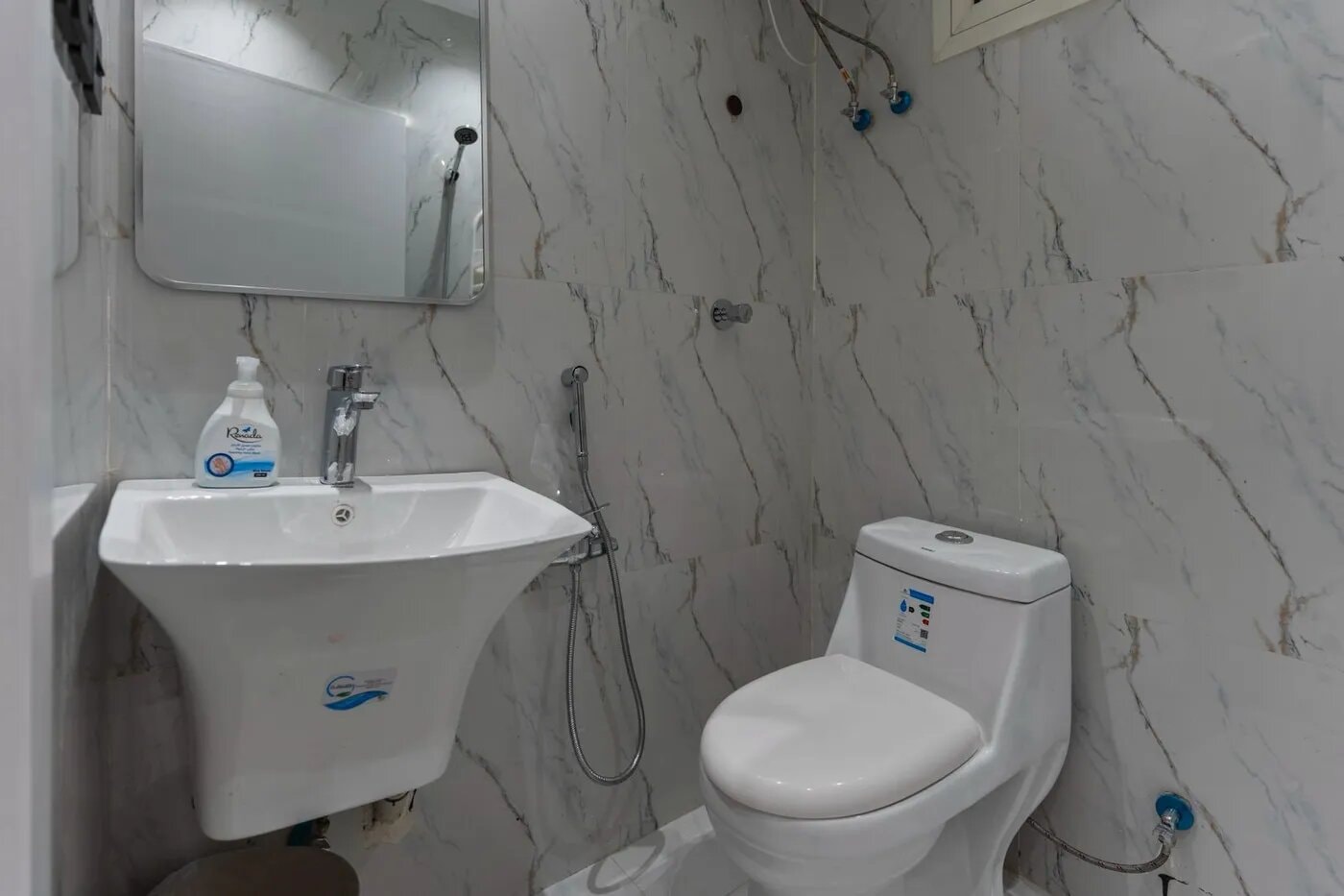 شقة بغرفة نوم ومعيشة 8