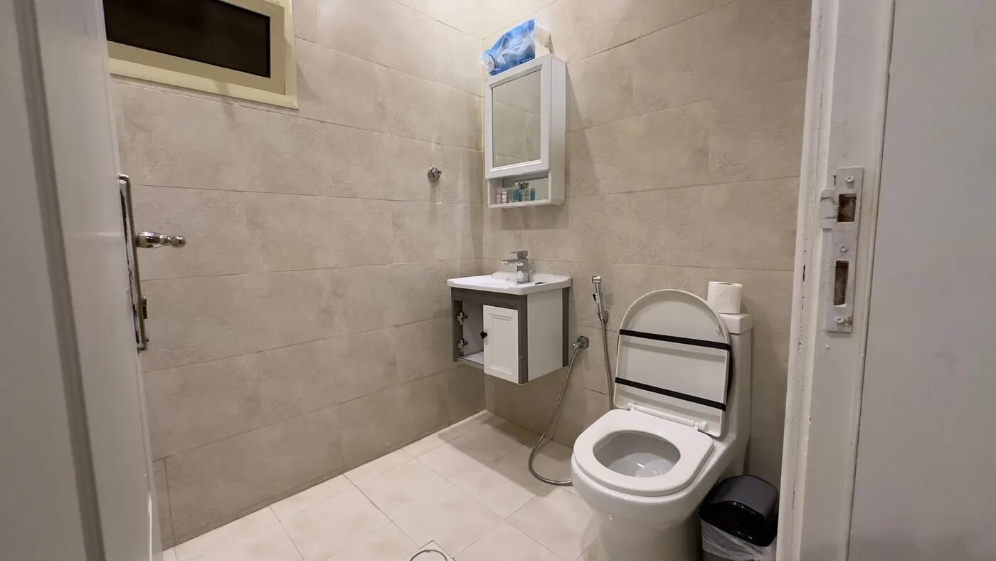 شقة بغرفة معيشة ونوم 7