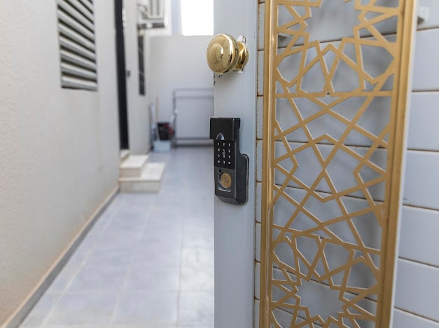 استديو بمدخل خاص 4