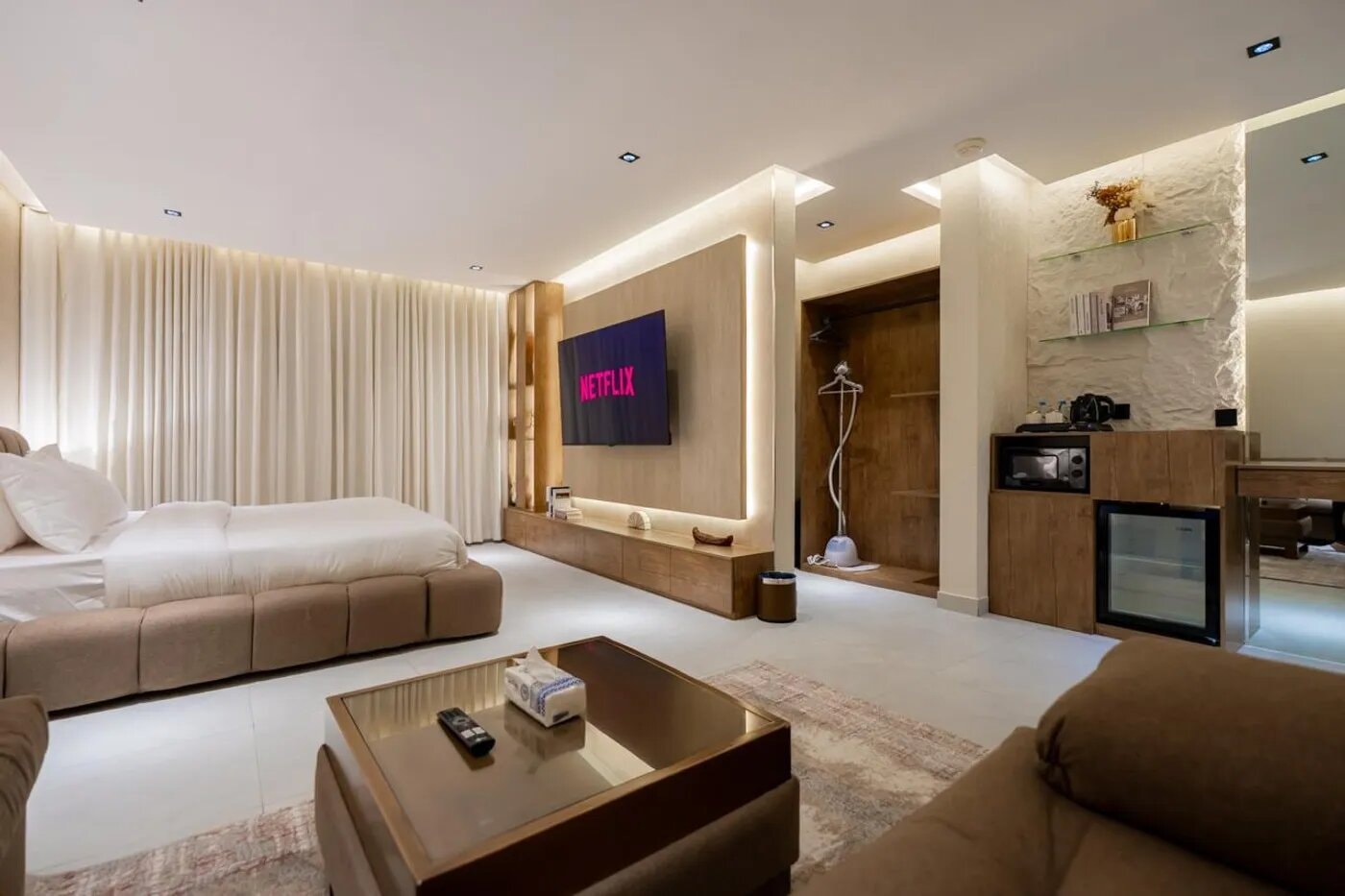 Serene Space Apt, 70 6