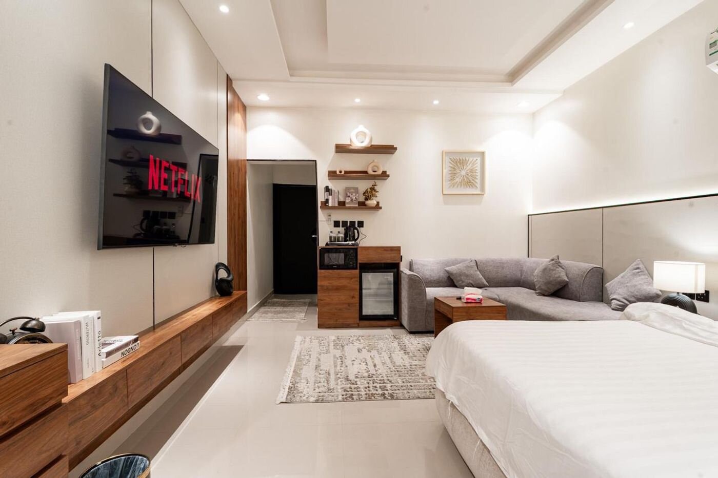 Cozy and Comfy Apt 6