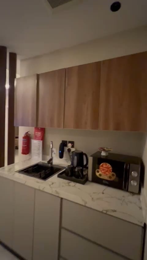 شقة انيقة بحي الملقا 6