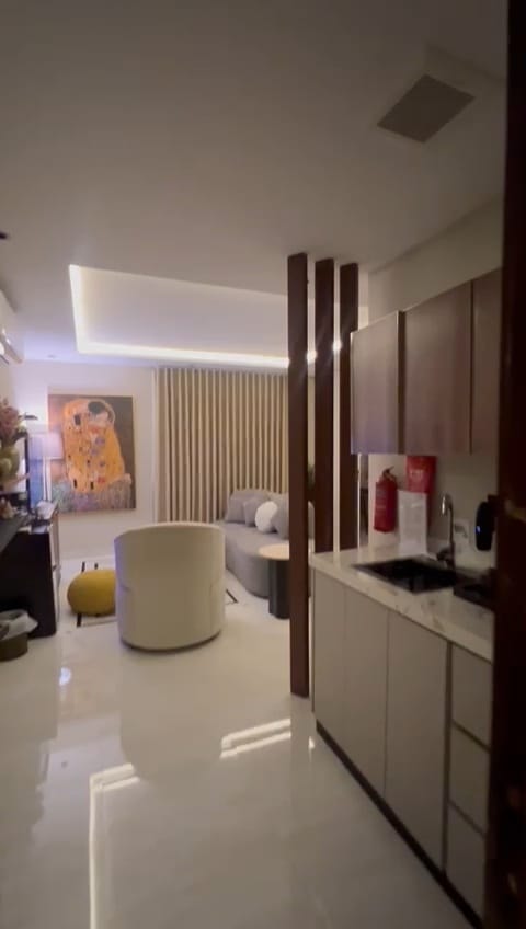 شقة انيقة بحي الملقا 7