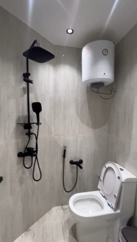 شقة انيقة بحي الملقا 8