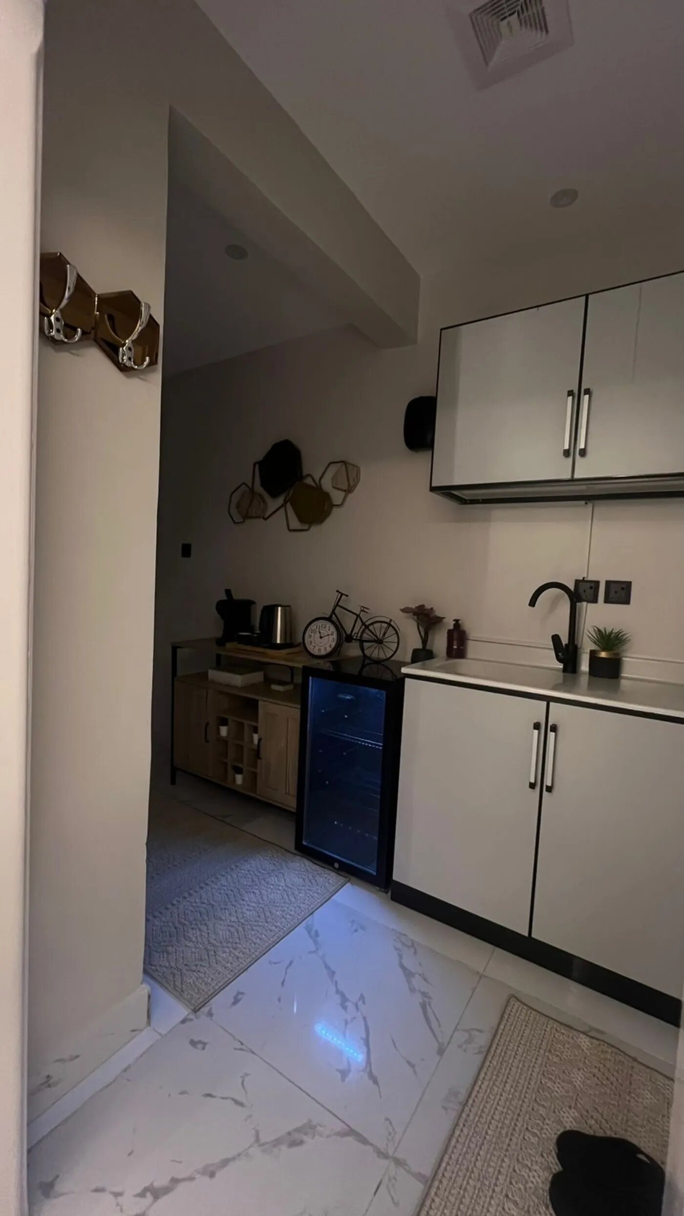 استديو بسرير ماستر 7