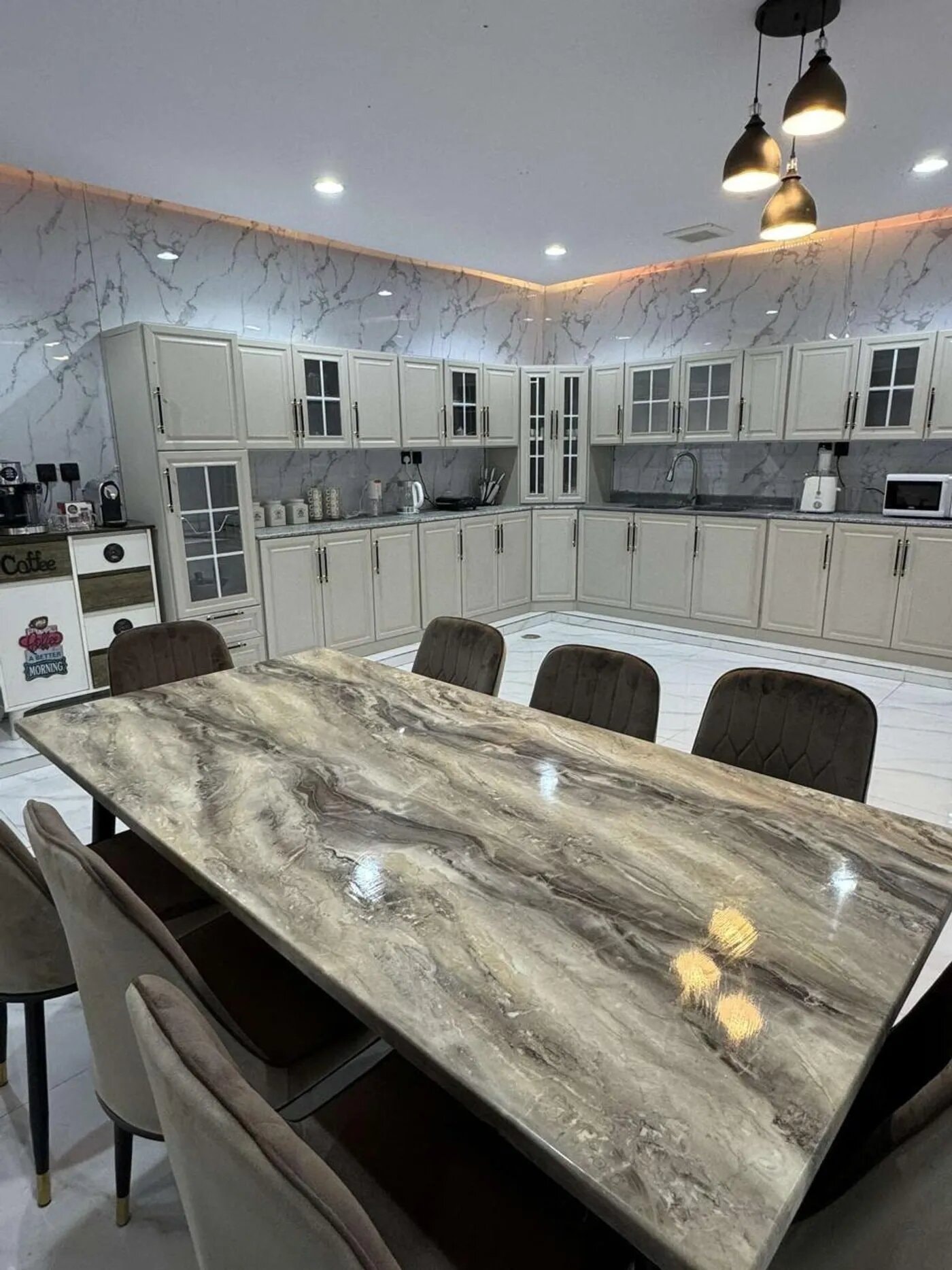 غرفة بسرير ماستر 7