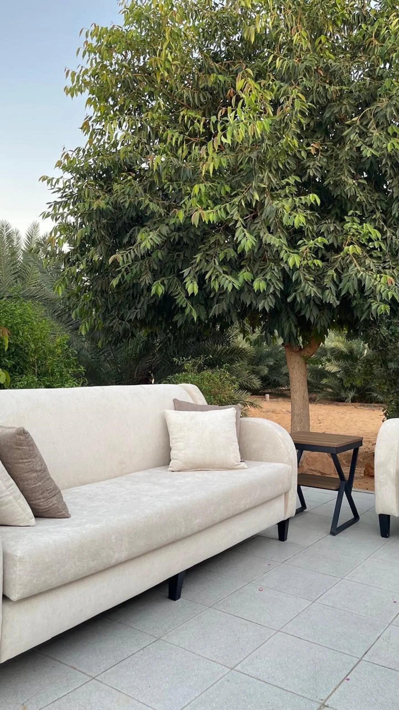 غرفة بسرير ماستر 8