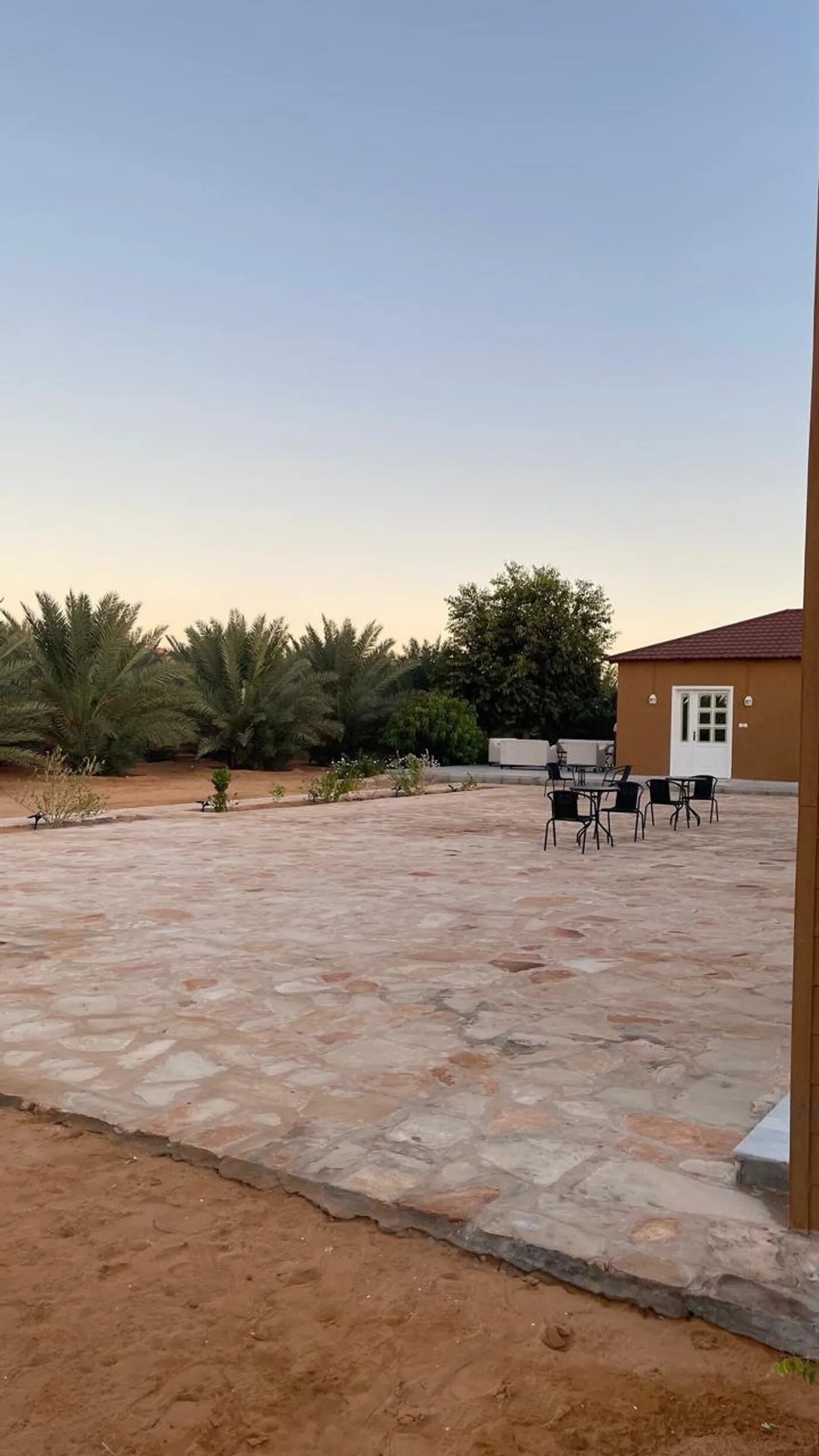 غرفة بسرير ماستر 8