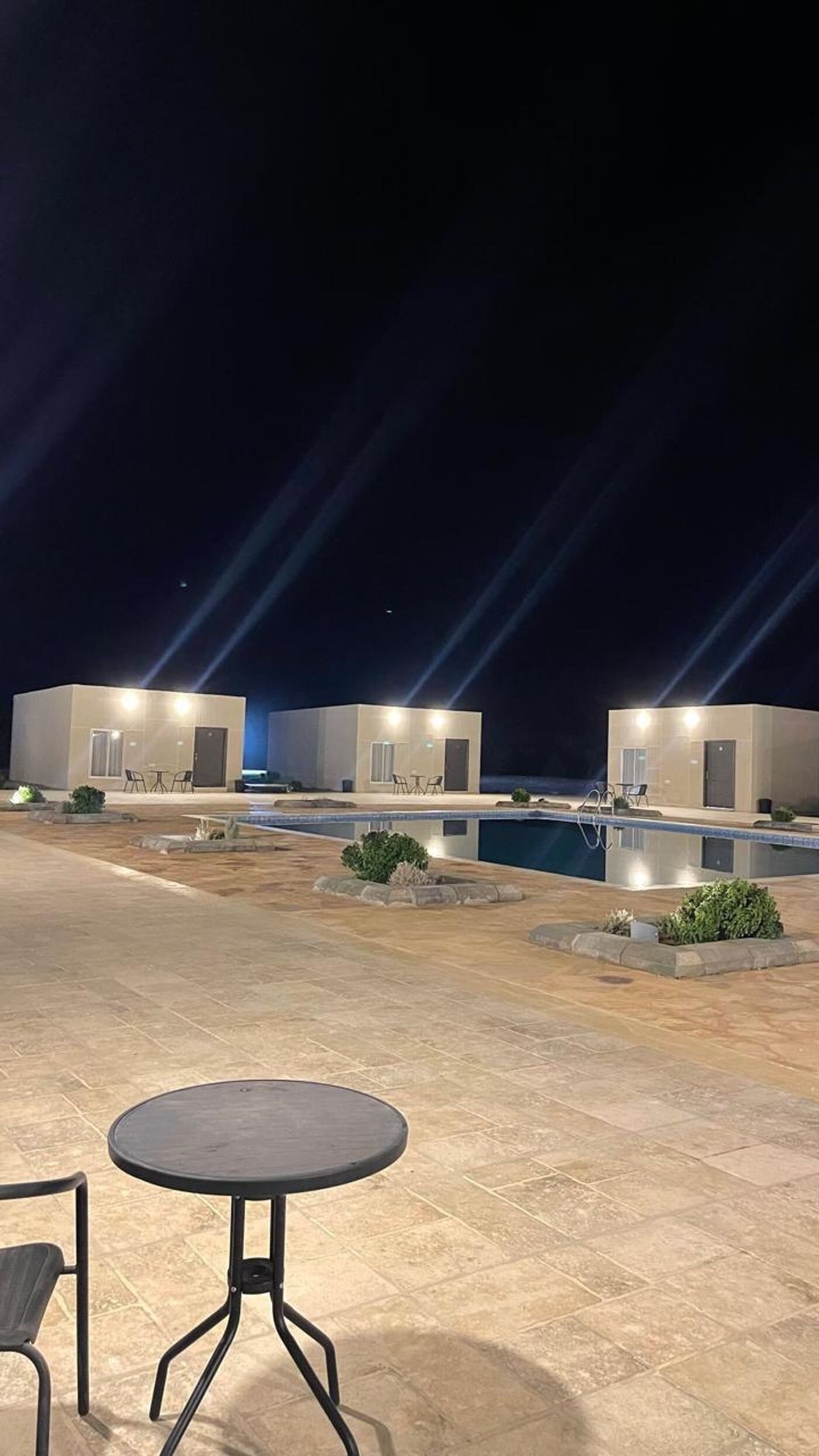 غرفة بسرير ماستر 10