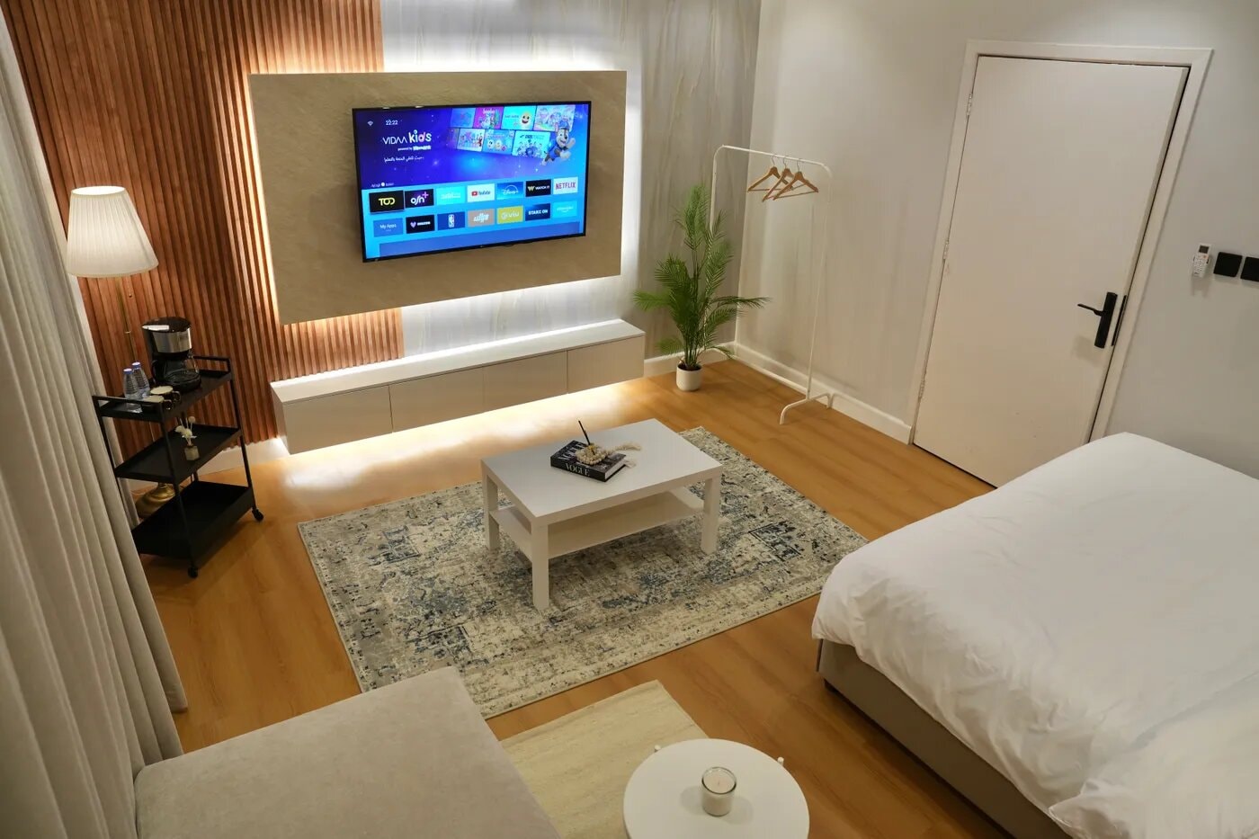 استديو بسرير ماستر 4