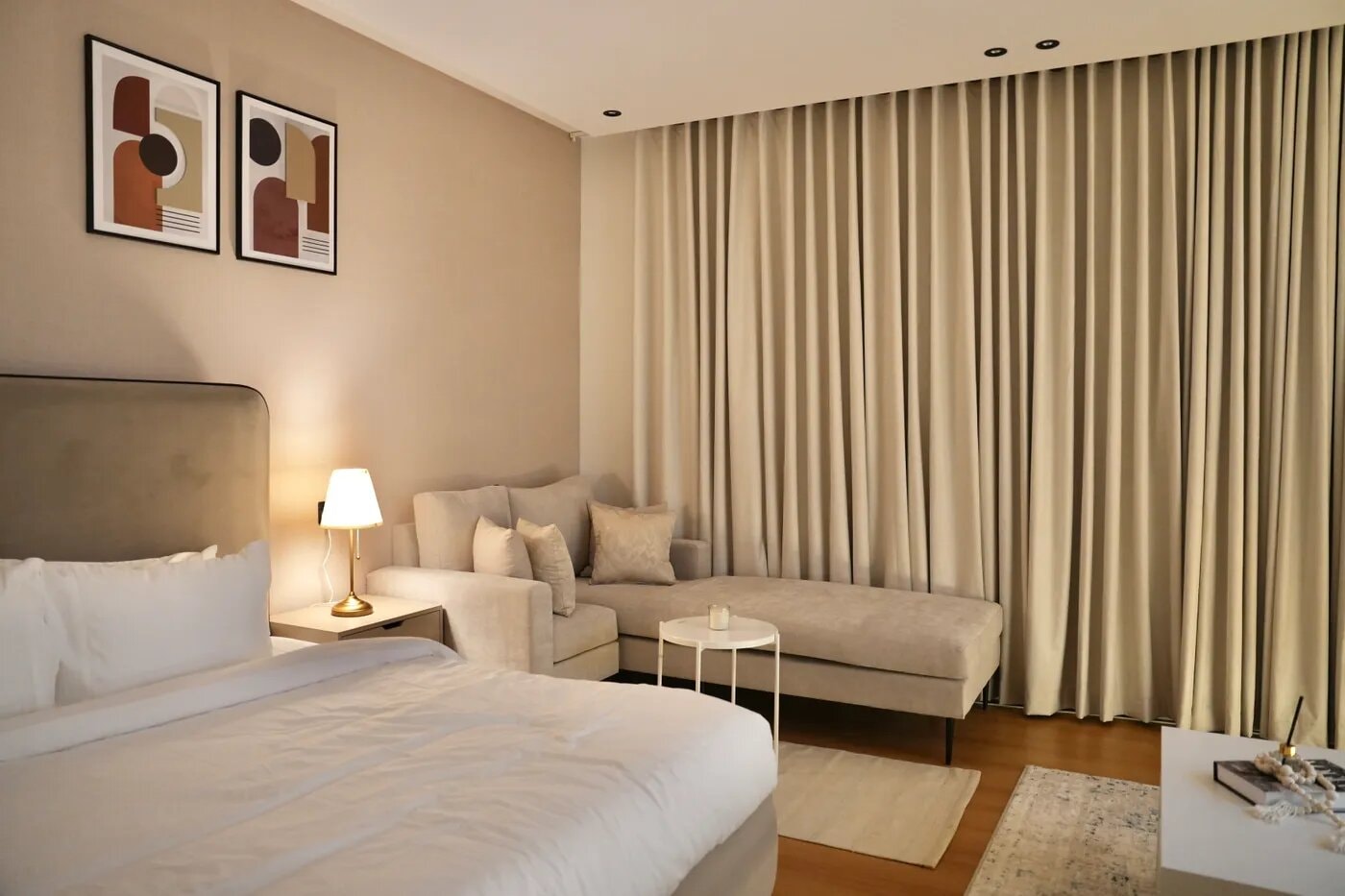 استديو بسرير ماستر 5