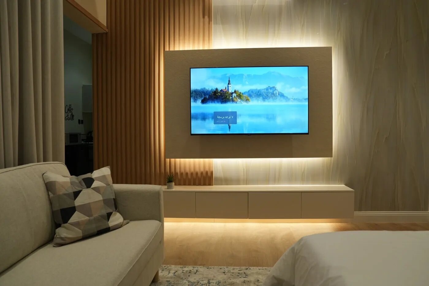 استديو بسرير ماستر 4