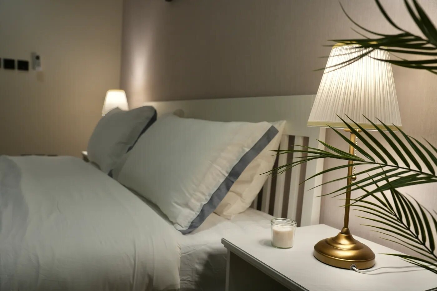 شقة بغرفة نوم وصالة 4