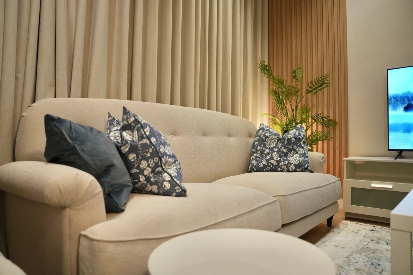 شقة بغرفة نوم وصالة 8