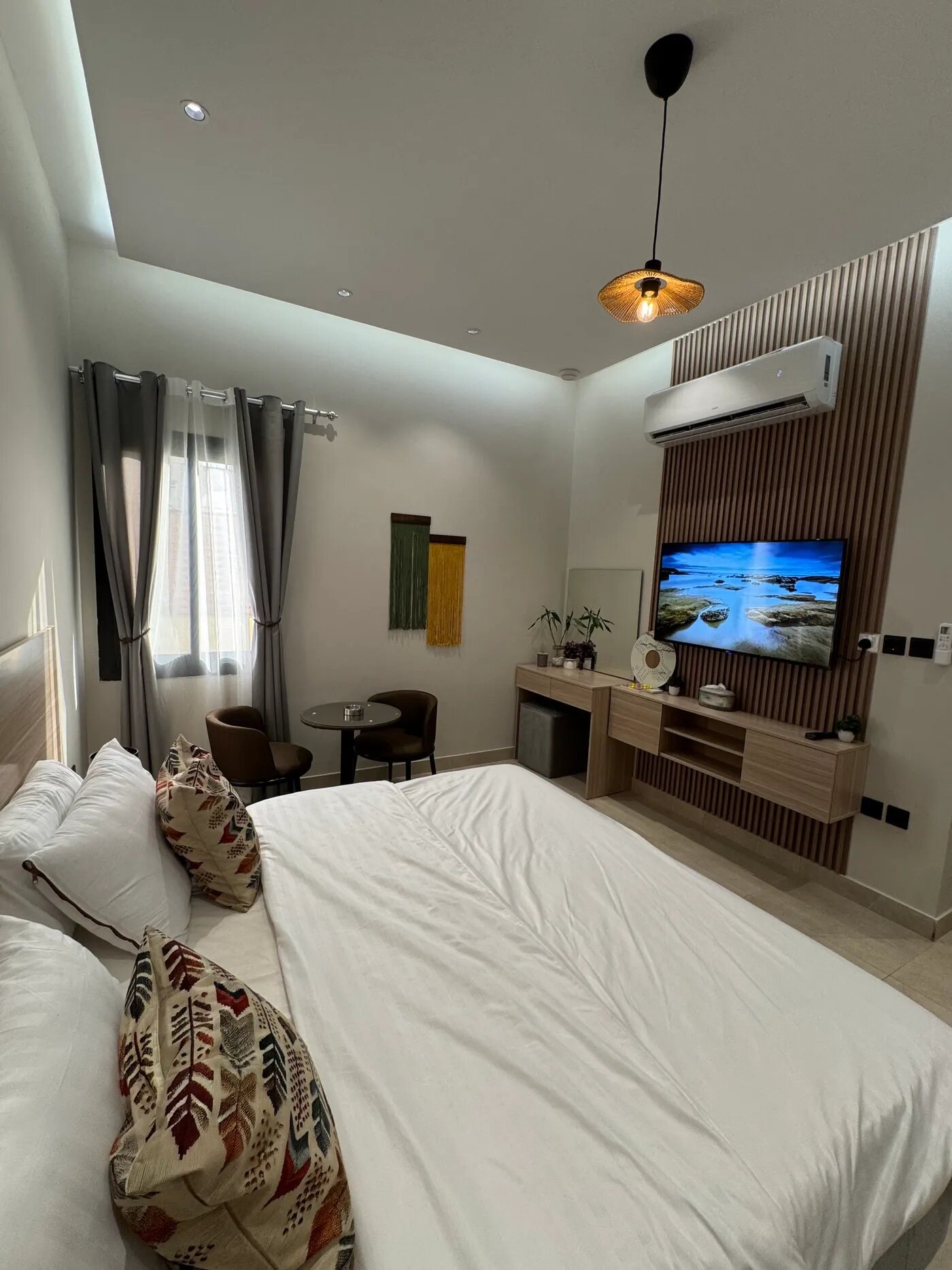 استديو بسرير ماستر 2