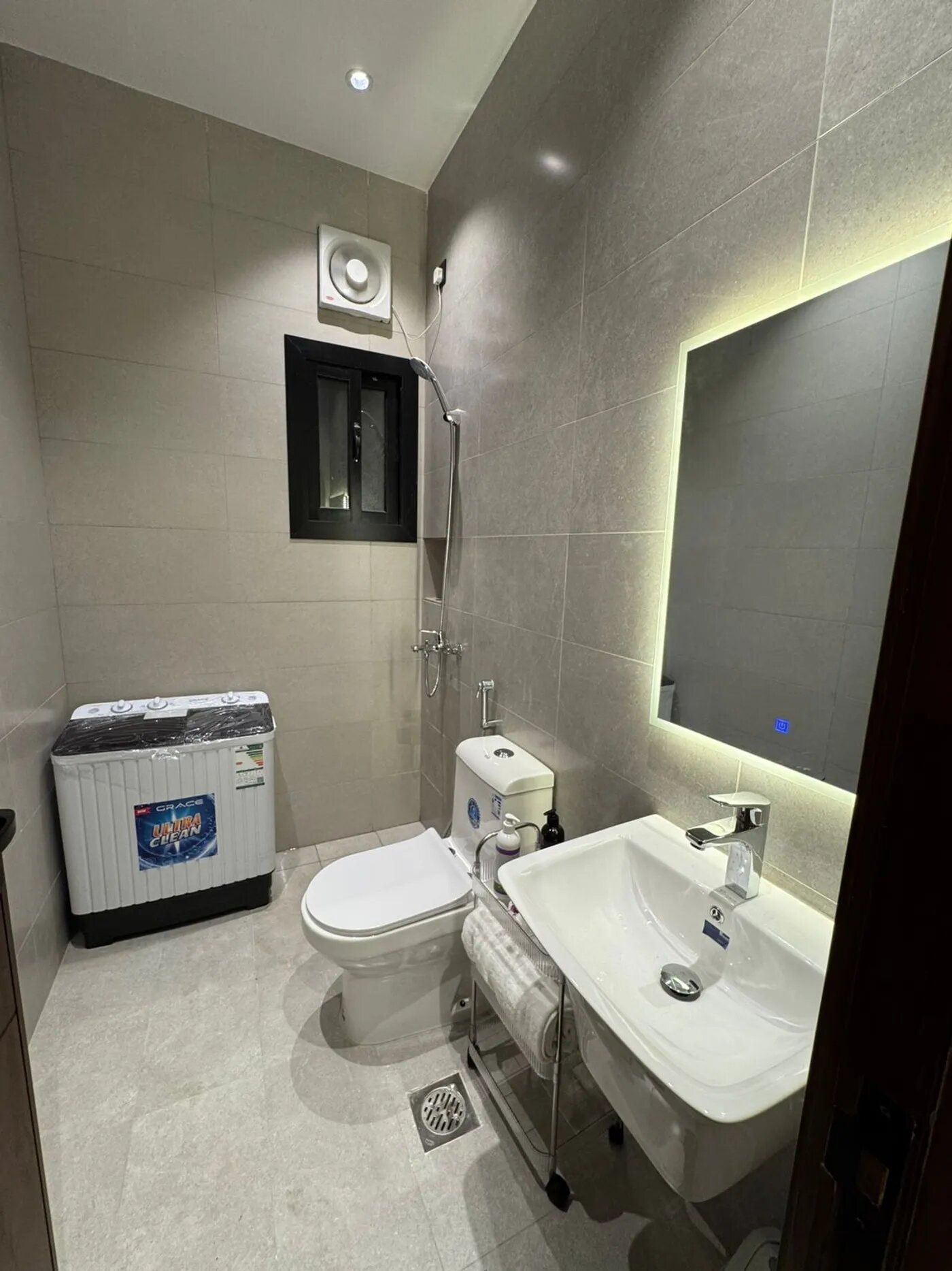 استديو بسرير ماستر 11