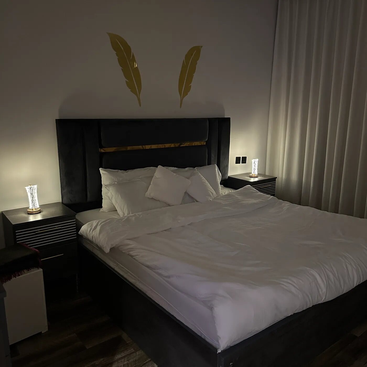 شقة بغرفة معيشة ونوم 5