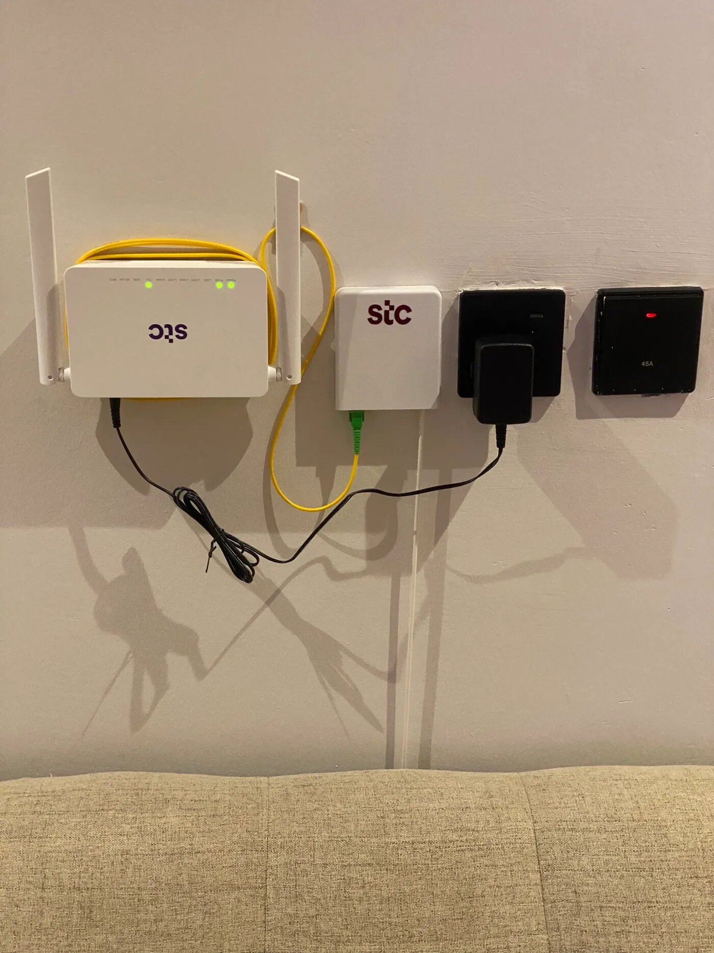 شقة بغرفة معيشة ونوم 9