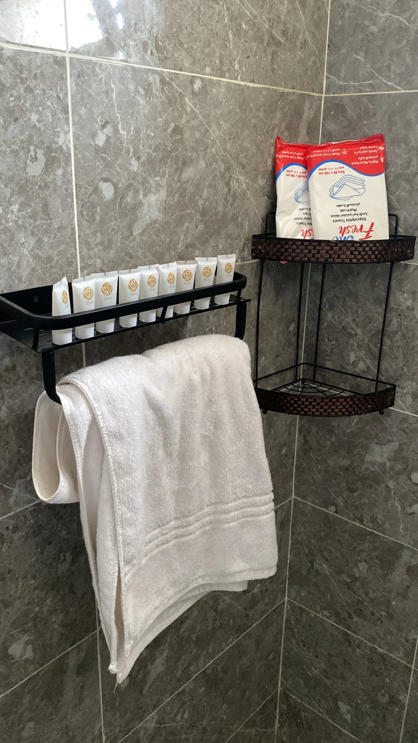 شقة بغرفة معيشة ونوم 10