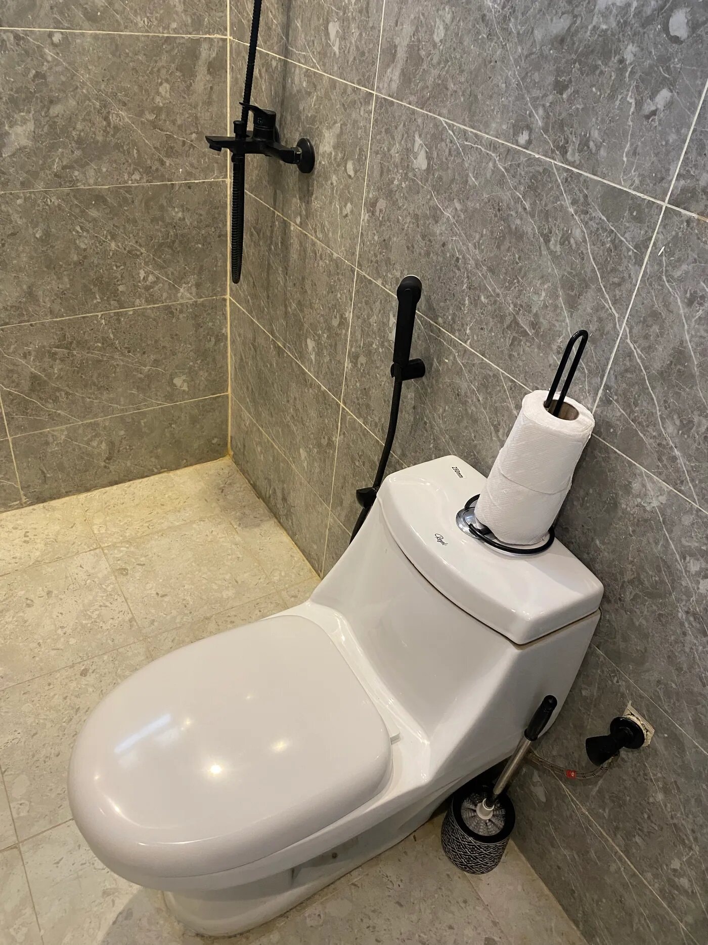 شقة بغرفة معيشة ونوم 11